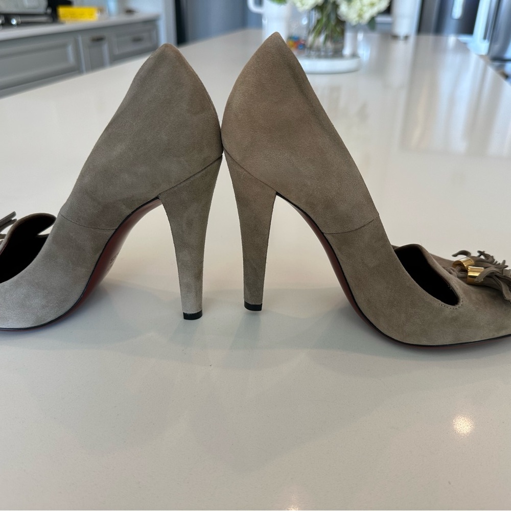 Gucci Women's Beige Suede Tassel Mocassin Pumps 37.5 - Picture 2 of 10
